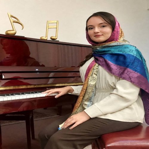 پریا مقدم